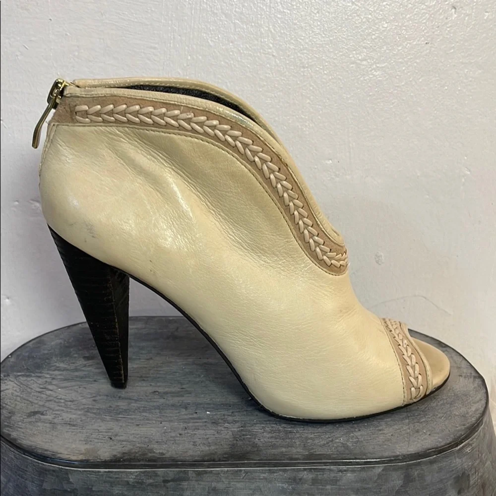 #0174-C Vince Camuto Smooth Leather Cream Open Toe High-Heeled Booties-6.5 - Picture 3 of 12